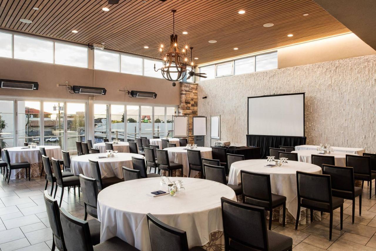 Delta Hotels By Marriott Kamloops Exterior foto